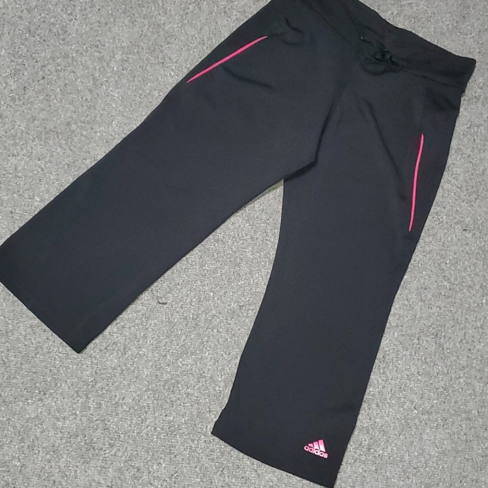 ADIDAS jogger.      #3078